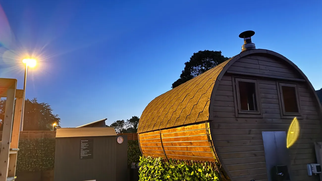 The Spruce barrel sauna at Glencar Lough in the evening light